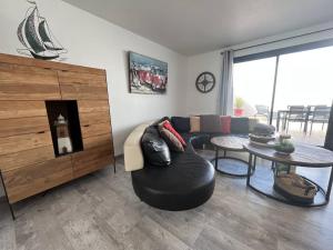 Część wypoczynkowa w obiekcie Maison rénovée 4 pièces au cœur de St Pierre d'Oléron avec terrasse, proche commerces, 6 couchages - FR-1-246A-137