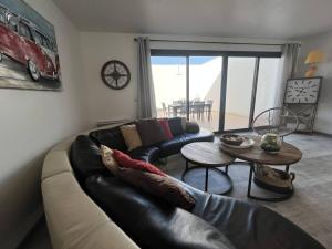 Część wypoczynkowa w obiekcie Maison rénovée 4 pièces au cœur de St Pierre d'Oléron avec terrasse, proche commerces, 6 couchages - FR-1-246A-137