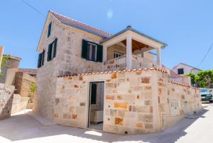 a house being constructed with a stone wall at Apartmani Čanaki Supetar in Supetar
