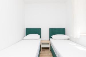 Posteľ alebo postele v izbe v ubytovaní Apartmani Čanaki Supetar
