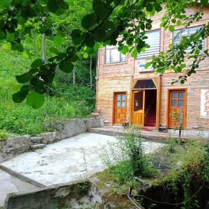 A garden outside AYDER Nazlı çiçek apart