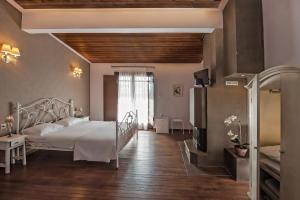 Postel nebo postele na pokoji v ubytování Polys Guest House