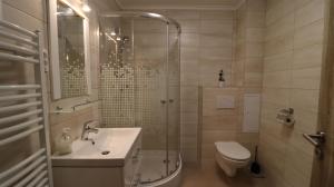 Kúpeľňa v ubytovaní Keri Apartman
