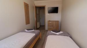 Posteľ alebo postele v izbe v ubytovaní Keri Apartman