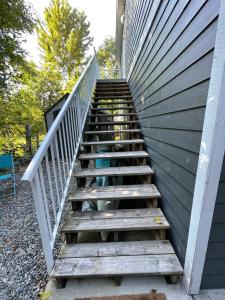 Φωτογραφία από το άλμπουμ του Cozy loft in Upper Gibsons σε Gibsons