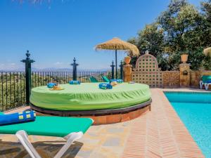 Bazén v ubytování Tu Villa Rural Lentisco 8 Dormitorios Piscina privada nebo v jeho okolí