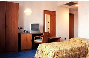 Hotel Italia tesisinde bir odada yatak veya yataklar