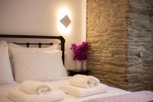 Postel nebo postele na pokoji v ubytování Korina's Suites