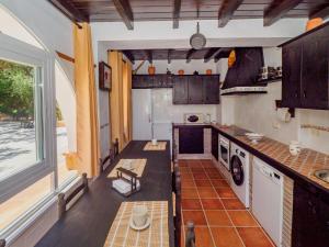 Kuchyň nebo kuchyňský kout v ubytování Tu Villa Rural Lentisco 8 Dormitorios Piscina privada