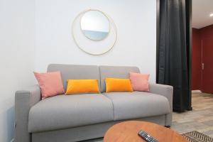 Posedenie v ubytovaní Les Poissons, T2 hypercentre chic et cosy, Wifi par SOVALFI