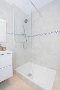 Kúpeľňa v ubytovaní Les Poissons, T2 hypercentre chic et cosy, Wifi par SOVALFI