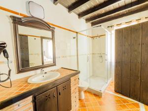 Koupelna v ubytování Tu Villa Rural Lentisco 8 Dormitorios Piscina privada