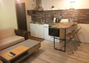 A kitchen or kitchenette at Aheloy Apartments