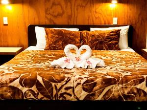 Posteľ alebo postele v izbe v ubytovaní Sunny Beach Bungalows - Aitutaki