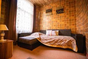 Postel nebo postele na pokoji v ubytování City Center Kaķis B&B