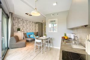 Kuchyňa alebo kuchynka v ubytovaní Apartamenty Horyzont SeaView by Rent like home