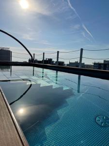 Bazén v ubytování Almalux Jesolo Wellness & Spa 3 stelle superior nebo v jeho okolí