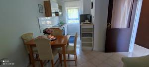 Kuchyňa alebo kuchynka v ubytovaní Apartments Mirijana
