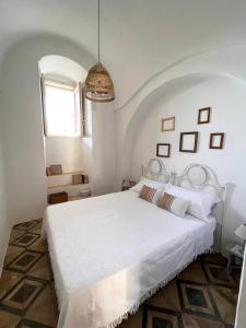 En eller flere senger på et rom på Masseria Concorrano