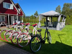 a row of bikes parked in front of a house at Domki wczasowe OSKAR in Chłopy