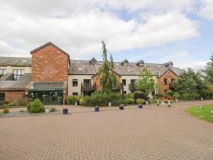 a courtyard in front of a large brick building at Cosy Corner in the Lakes in Penrith