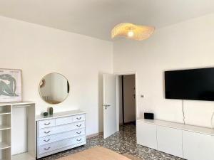 En TV eller et underholdningssystem på La Vue est Belle - Puglia Mia Apartments