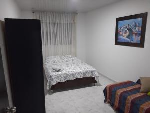Gulta vai gultas numurā naktsmītnē Apartamentos El Caudal, Villavicencio