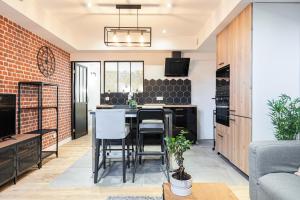 Le Loft Magnan - AC- Pres mer - WIFI - PARKING - Confort et moderne - Supermarches et Tram proches