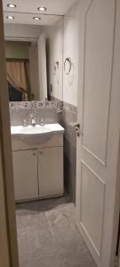 a white bathroom with a sink and a mirror at depto salta dean funes in Salta