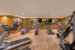 Fitness centrum a/nebo fitness zařízení v ubytování Radisson Salem