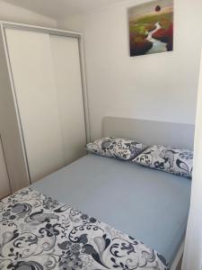 Posteľ alebo postele v izbe v ubytovaní Vacation house Radosic + 23 fotografií