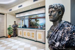 a statue of a bust of a man in a lobby at Hotel Internazionale in Bologna