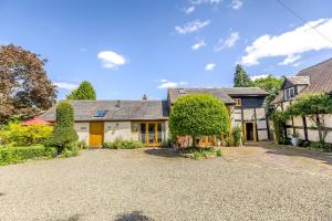 The building in which the holiday home is located