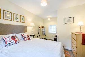 A bed or beds in a room at The Garden Cottage