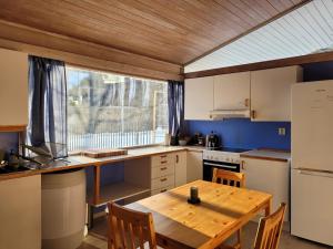 A kitchen or kitchenette at Svingen Apartments