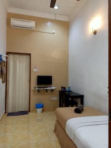 TV a/nebo společenská místnost v ubytování ANGGERIK IMPIAN HOTEL -Best for Travellers at Kuala Berang
