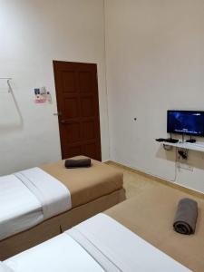 TV a/nebo společenská místnost v ubytování ANGGERIK IMPIAN HOTEL -Best for Travellers at Kuala Berang