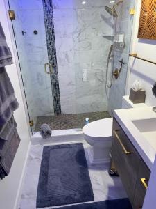 Vannituba majutusasutuses This place is different!! Award winning! Oceanfront, View View!