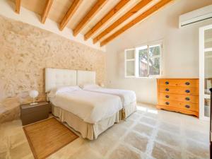 Krevet ili kreveti u jedinici u objektu Simple house in super location with private access to the most beautiful beach