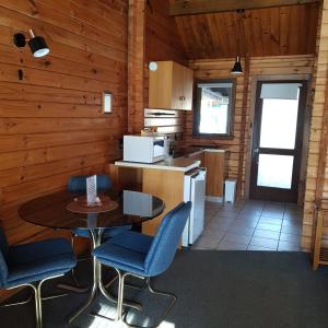 Kuchyň nebo kuchyňský kout v ubytování Alpine Lodge Motel