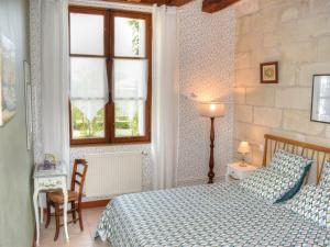 Een bed of bedden in een kamer bij Gîte Berthenay, 3 pièces, 4 personnes - FR-1-381-5