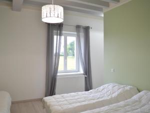 Fotografie z fotogalerie ubytování Gîte moderne de 100m² avec piscine partagée et jardin à Chalain-le-Comtal - FR-1-496-236 v destinaci Chalain-le-Comtal