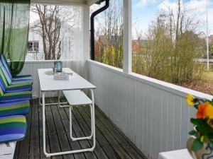 een witte tafel en stoelen op een afgeschermde veranda bij 6 person holiday home in 38472-By Traum in Tillingenabben