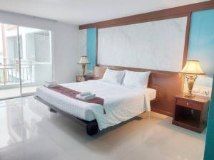 Cama o camas de una habitación en Convenient Grand Hotel