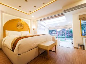 Postel nebo postele na pokoji v ubytování One Dhatu Ayutthaya Premium Homestay