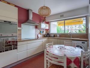 Fotografia z galérie ubytovania Moderne T3 avec Balcon et Parking, à 800m de la Plage et Commerces - FR-1-3-560 v destinácii Biarritz