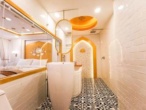 Koupelna v ubytování One Dhatu Ayutthaya Premium Homestay