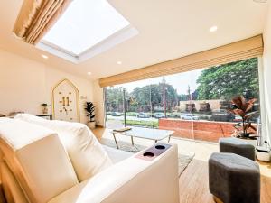 Posezení v ubytování One Dhatu Ayutthaya Premium Homestay