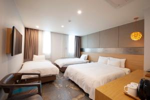 a hotel room with two beds and a desk at Hotel Nafore in Seoul +60 photos