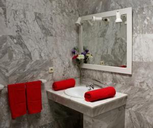 Ένα μπάνιο στο Apartamentos El Guirre